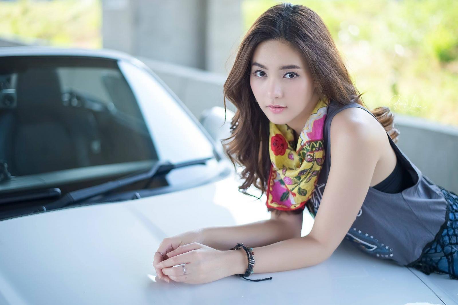 Tim đập loạn nhịp trước người đẹp Thái Lan bên Mazda mui trần