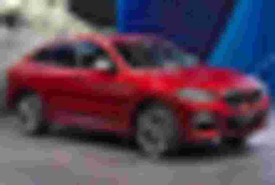 BMW X4 là mẫu xe trong phân khúc này có được sự dung hòa giữa hai yếu tố: sức mạnh điển hình của dòng X và tính thẩm mỹ của dòng xe coupé cổ điển