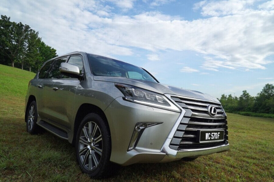 Lexus LX 570 2019 là chiếc SUV hạng sang có thiết kế sang trọng Lexus LX 570 2019 là chiếc SUV hạng sang có thiết kế sang trọng