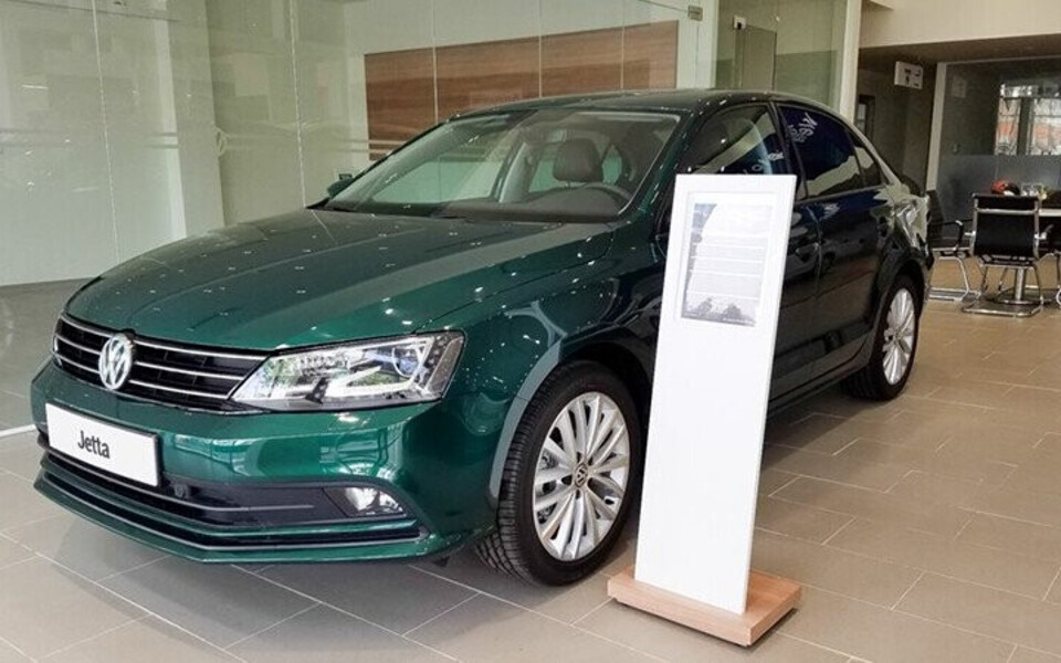 Volkswagen Jetta là chiếc xe sedan đậm chất Châu Âu, với những đường nét trẻ trung nhưng không kém phần sang trọng Volkswagen Jetta là chiếc xe sedan đậm chất Châu Âu, với những đường nét trẻ trung nhưng không kém phần sang trọng