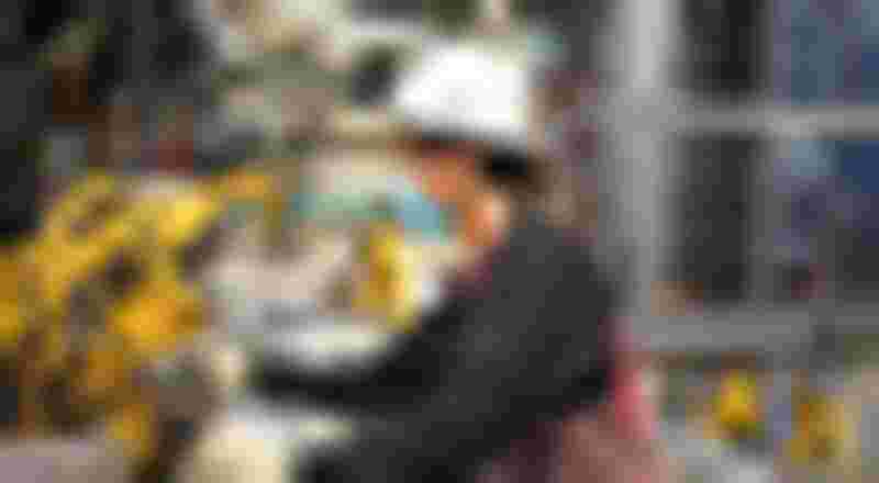 tong thong joe biden ky dao luat moi, tang cuong phat trien xe dien va co so ha tang cau duong