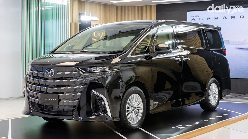 Toyota Alphard nằm trong top mẫu xe bán chậm nhất tại Việt Nam