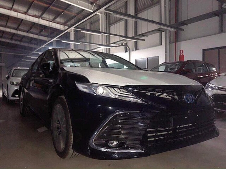 Toyota Camry 2022 ồ ạt về đại lý trong đêm: 2.5Q hút mắt, nhưng 2.0Q mới là phiên bản được người Việt săn đón toyota camry 2022 o at ve dai ly trong dem: 2.5q hut mat, nhung 2.0q moi la phien ban duoc nguoi viet san don