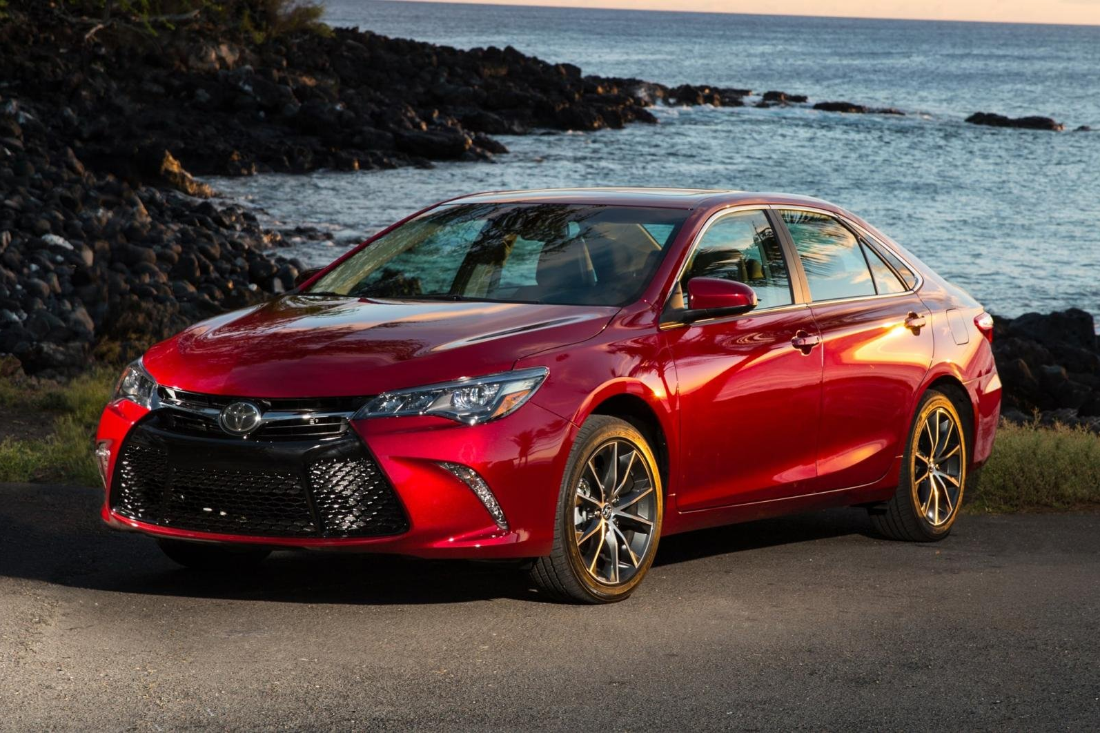 Đánh giá Toyota Camry 2015 trẻ hoá phong cách lãnh đạo
