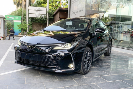 Toyota Corolla Altis 1.8V CVT (Máy xăng)