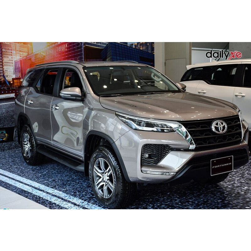 Toyota Fortuner 2.4AT 4x2: Giá Bán, Khuyến Mãi, Trả Góp (3/2022)