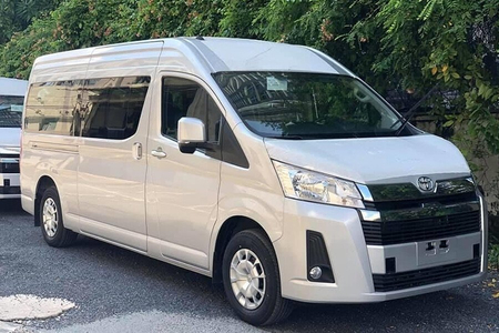 Toyota Hiace 15 Chỗ (Máy dầu)