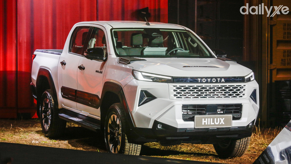 Hilux mang ngôn ngữ thiết kế mới mang tên Cyber Sumo