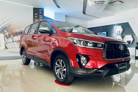 Toyota Innova Venturer (Máy xăng) Toyota Innova Venturer (Máy xăng)