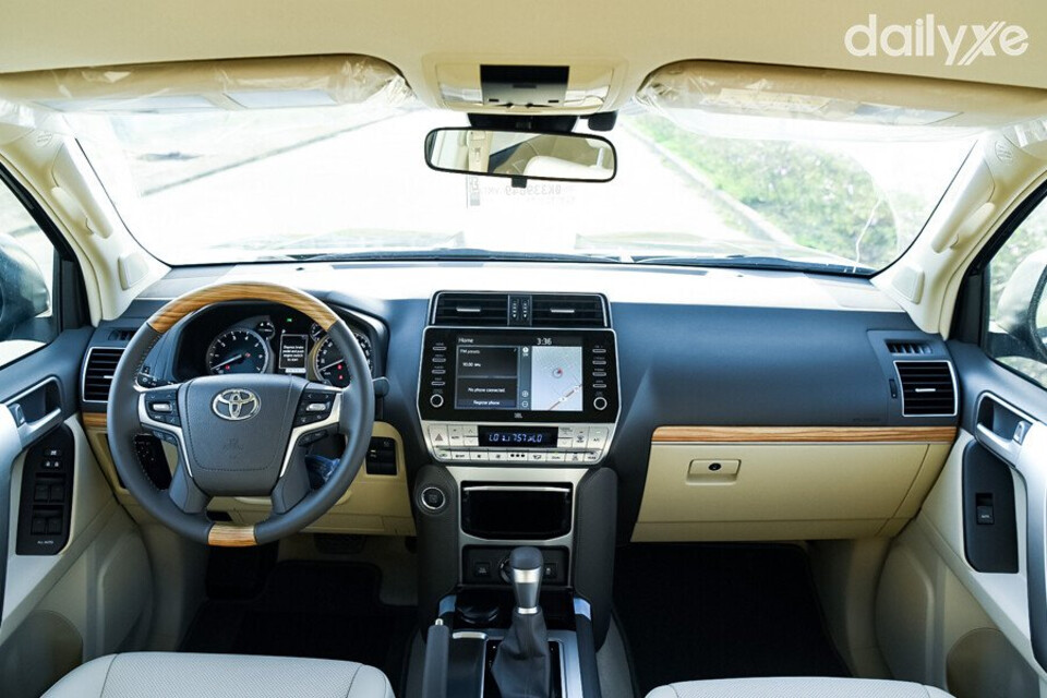 Toyota Land Cruiser Prado sở hữu nôi thất rộng lớn