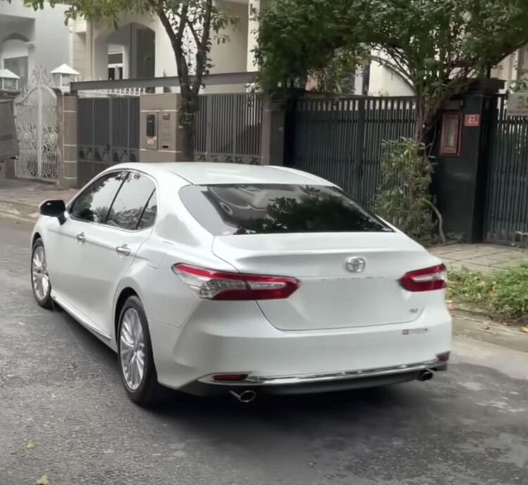 Trấn Thành lái BMW X7 tặng quà sinh nhật Toyota Camry giá hơn 1,2 tỷ đồng cho bố mẹ, cùng Hari Won tấu hài khiến bố tròn mắt ngạc nhiên tran thanh lai bmw x7 tang qua sinh nhat toyota camry gia hon 1,2 ty dong cho bo me, cung hari won tau hai khien bo tron mat ngac nhien