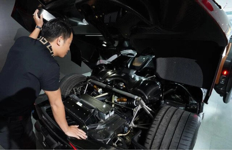 Trước chuyến đi lớn, đại gia Hoàng Kim Khánh lần đầu công khai xuất hiện cùng siêu phẩm Koenigsegg Regera truoc chuyen di lon, dai gia hoang kim khanh lan dau cong khai xuat hien cung sieu pham koenigsegg regera