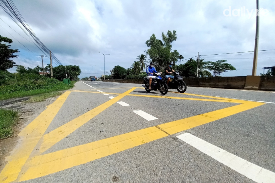 Vạch mắt võng trên đường quốc lộ