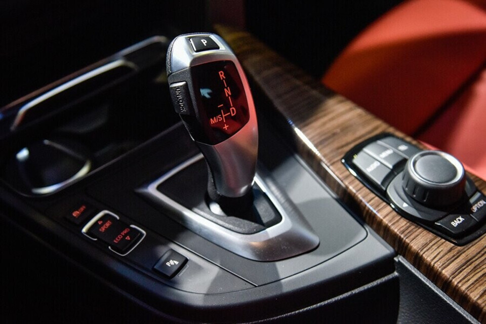 Hộp số tự động 8 cấp