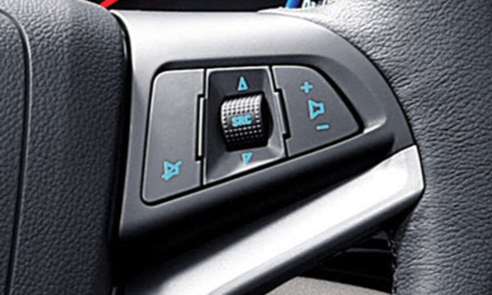 van-hanh-chevrolet-orlando-2018-22.jpg Điều chỉnh âm thanh trên vô lăng