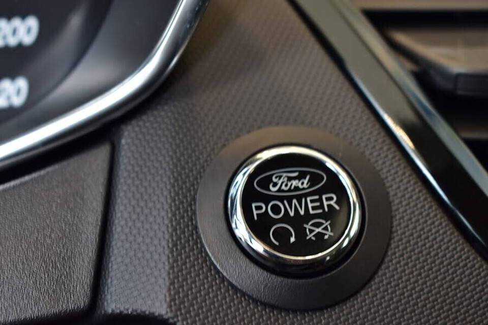 Nút khởi động start/stop Engine Nút khởi động start/stop Engine