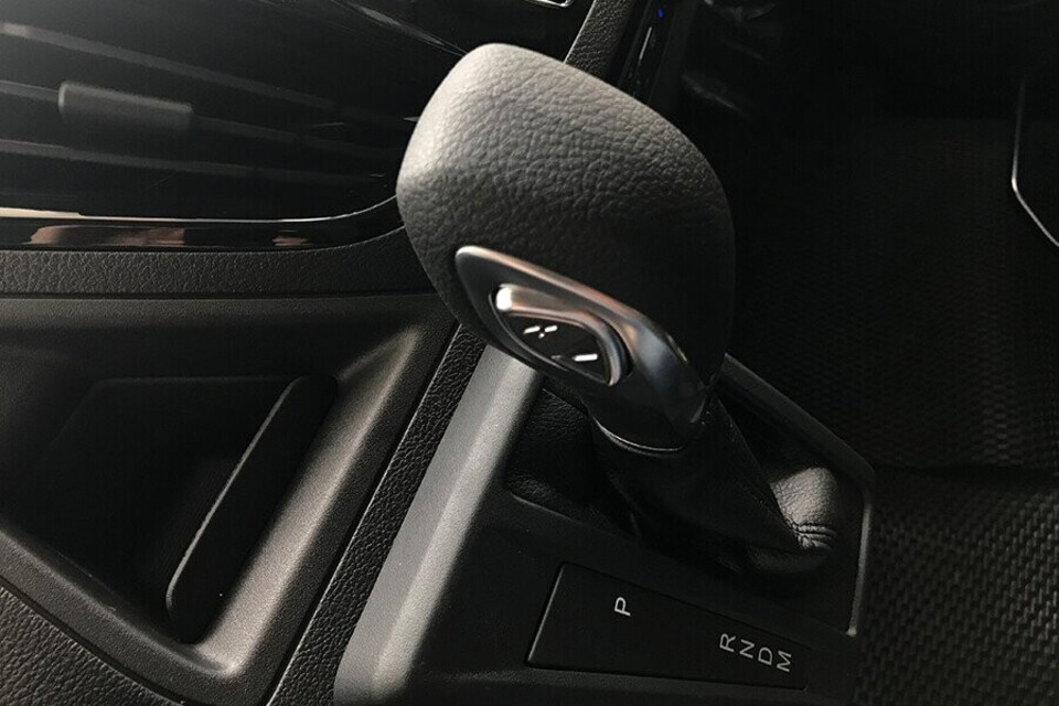 Sự dụng hộp tự động vận hành mạnh mẽ Sự dụng hộp tự động vận hành mạnh mẽ