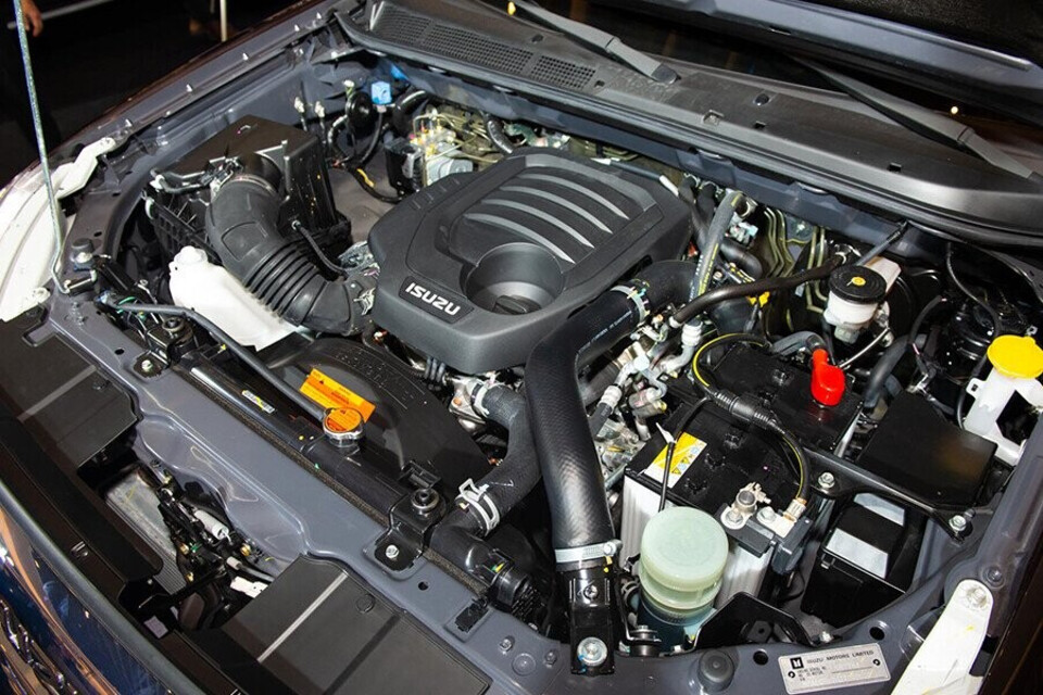 Động cơ MU-X vận hành mạnh mẽ