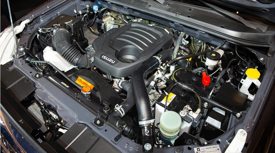 Động cơ MU-X vận hành mạnh mẽ