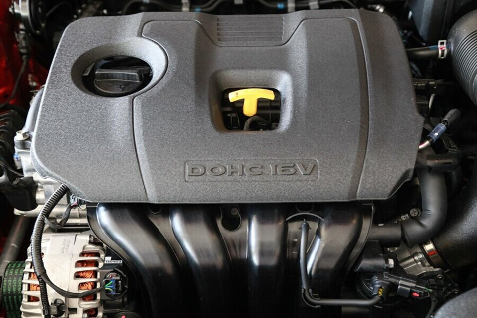 Động cơ xăng vận hành mạnh mẽ