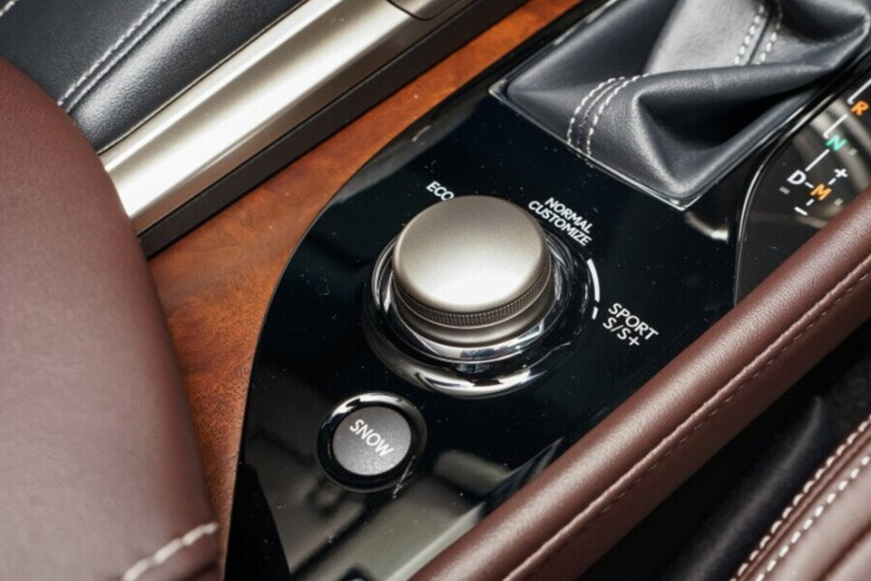Lexus GS Turbo sở hữu 5 chế độ lái tiết kiệm nhiên liệu Lexus GS Turbo sở hữu 5 chế độ lái tiết kiệm nhiên liệu