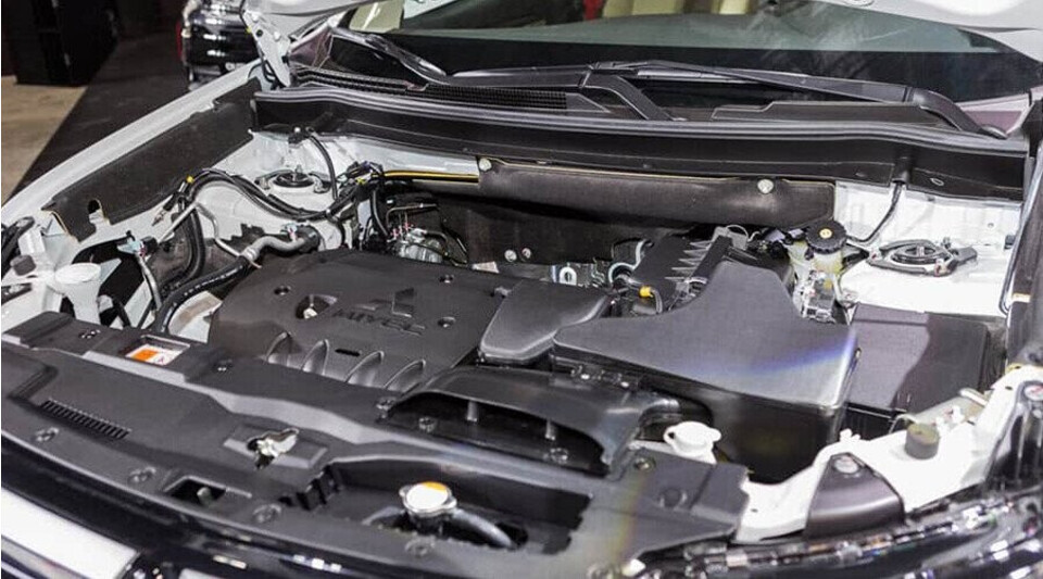 Động cơ Outlander vận hành mạnh mẽ