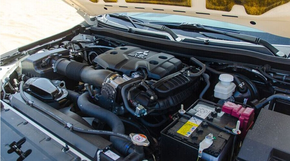 Pajero Sport động cơ vận hành mạnh mẽ