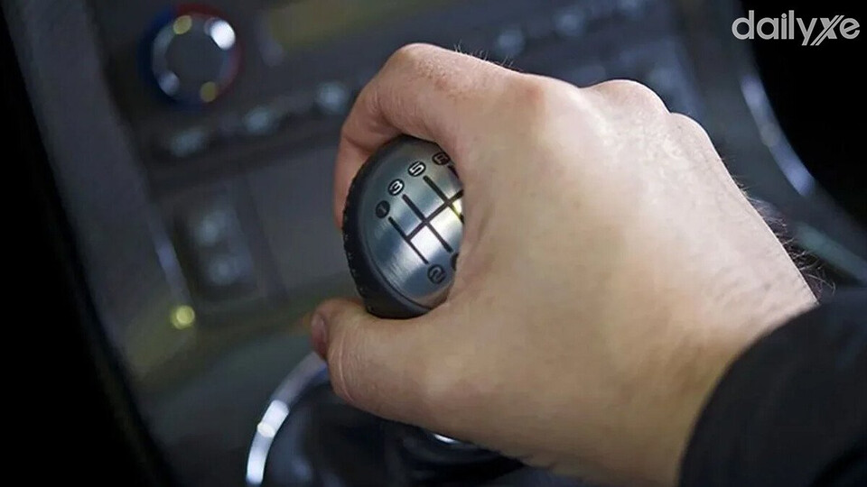 Xe chuyển số bất thường nên mang xe đi bảo dưỡng