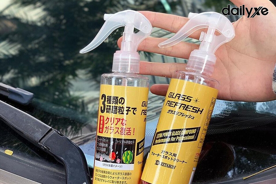 Bình xịt tẩy ố kính ô tô tiện lợi và nhanh chóng