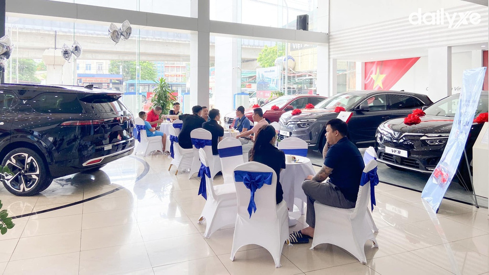 Đội ngũ nhân viên tư vấn tận tâm khách hàng