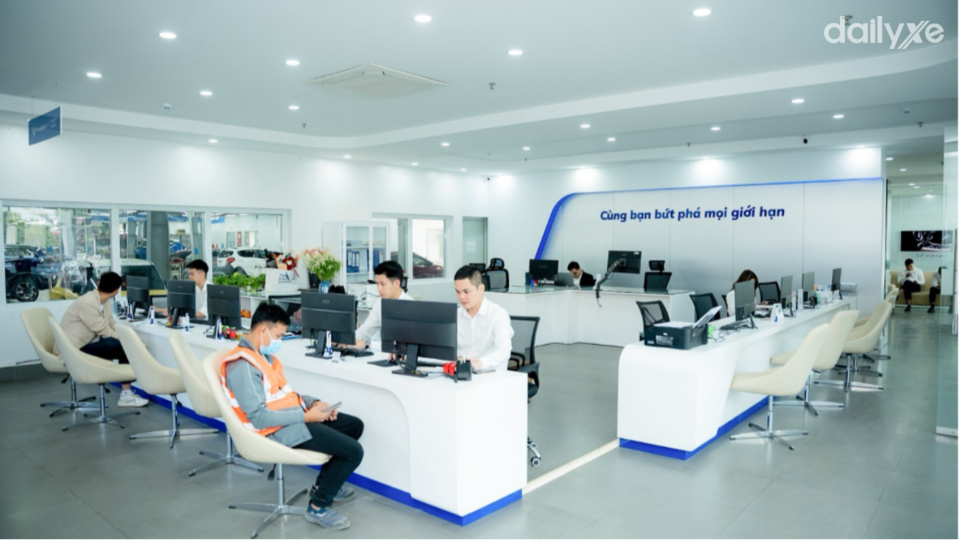 Khu vực tiếp nhận dịch vụ tại xưởng VinFast