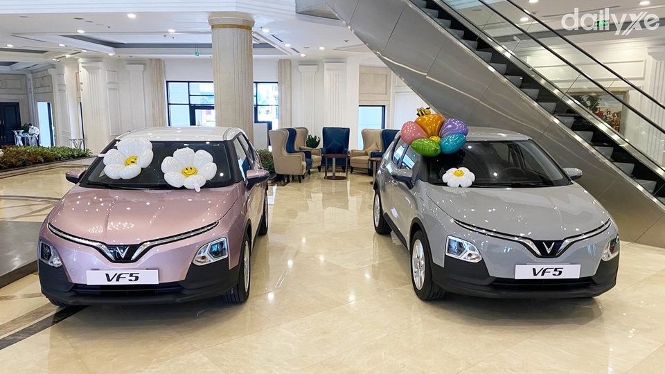Khu vực trưng bày xe VinFast sang trọng và lịch sự