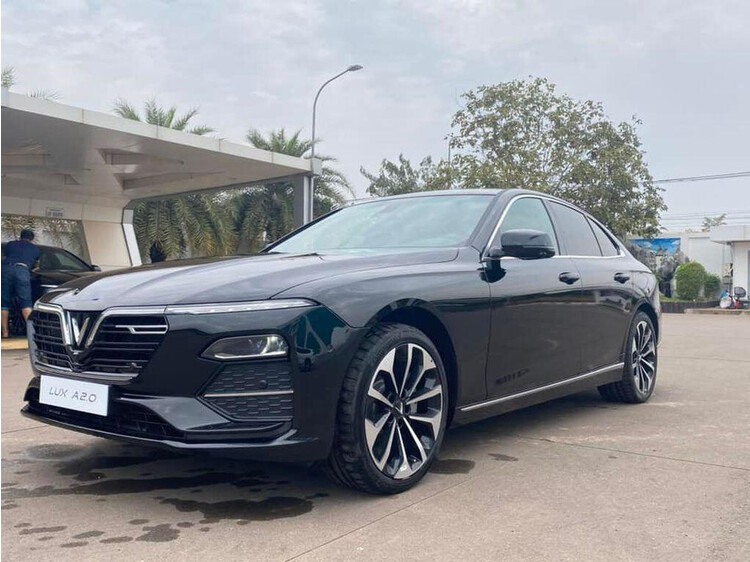 VinFast Lux A2.0 và President đồng loạt về đại lý Lào vinfast lux a2.0 va president dong loat ve dai ly lao