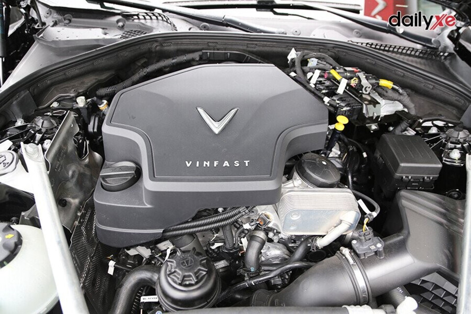 Động cơ vận hành mạnh mẽ di chuyển linh hoạt mọi cung đường