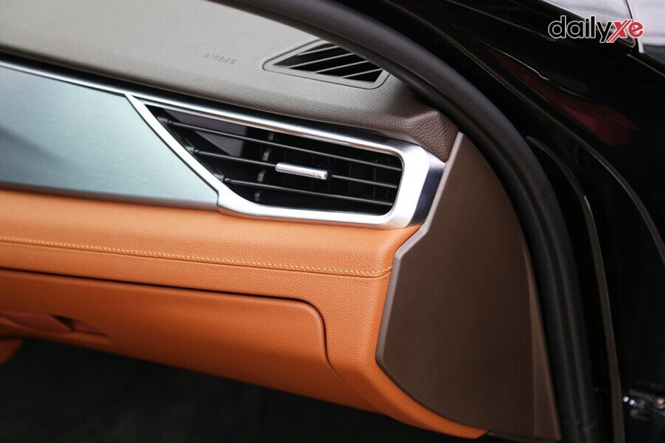 Cửa gió điều hòa hàng ghế trước