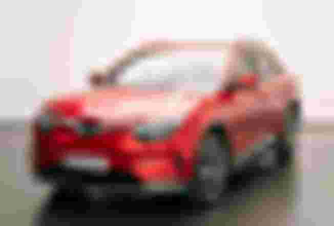 vinfast vf e35 dau tesla model y: mau xe viet co loi the ve cong nghe va trang bi, chi con doi muc gia 