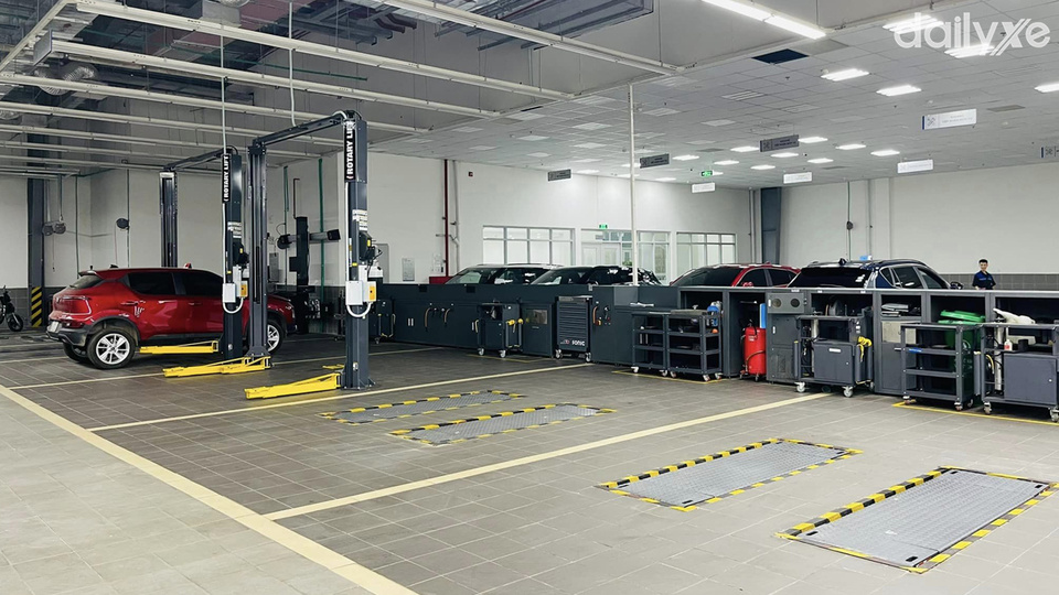 Đại lý vận hành theo tiêu chuẩn 3S xưởng dịch vụ rộng lớn