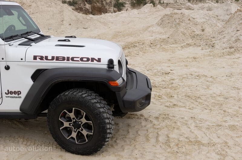 Với gói Xtreme Recon, Jeep Wrangler Rubicon 2021 được tăng lực chiến trước  Ford Bronco