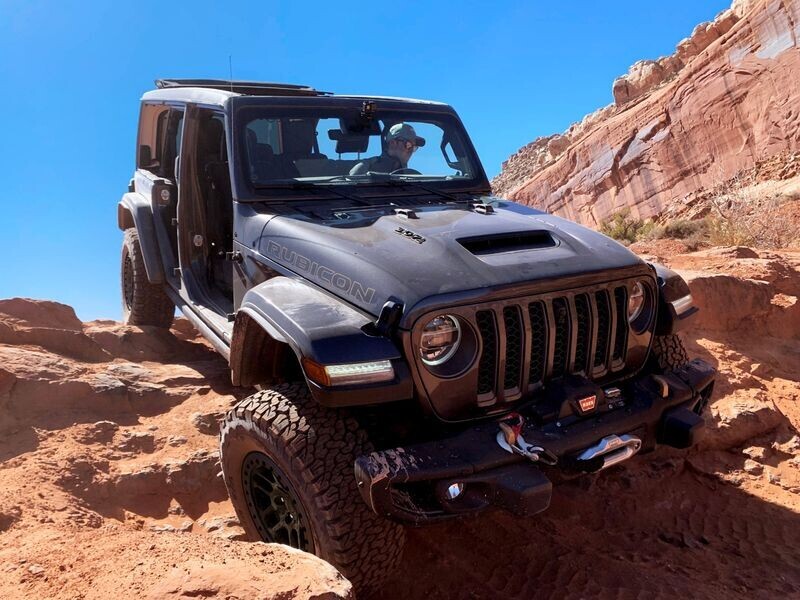 Với gói Xtreme Recon, Jeep Wrangler Rubicon 2021 được tăng lực chiến trước  Ford Bronco