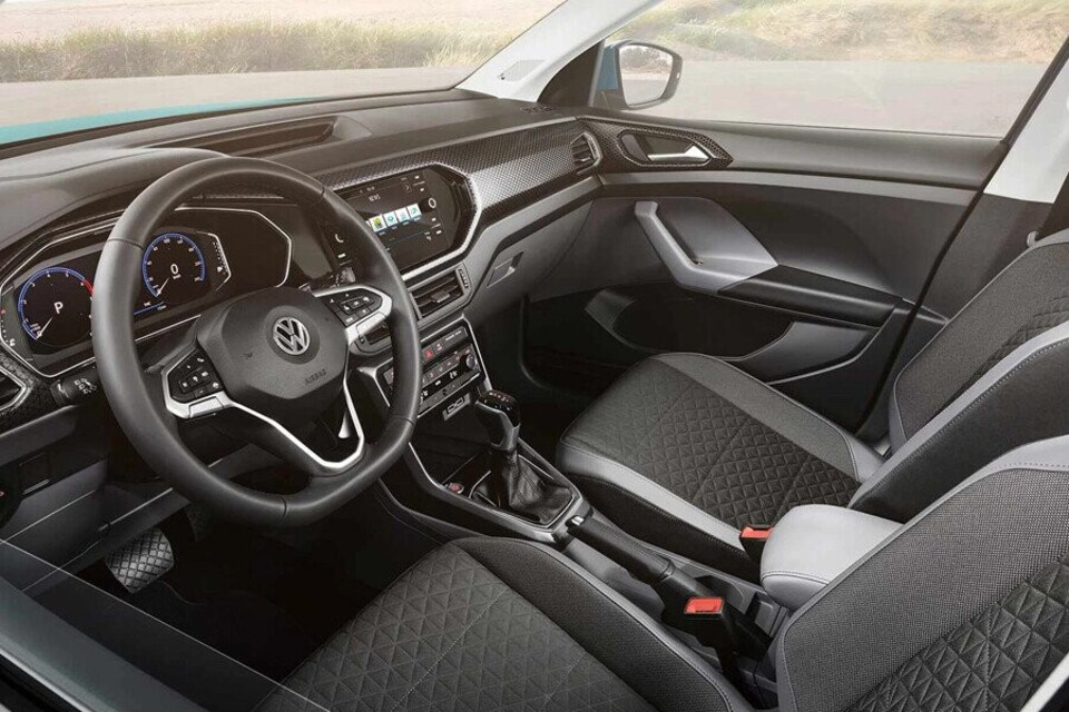 Thiết kế khoang lái thiết kế rộng rãi Thiết kế khoang lái thiết kế rộng rãi