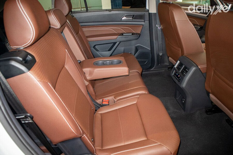 Volkswagen Teramont hàng ghế 2 rộng rãi bọc da cao cấp