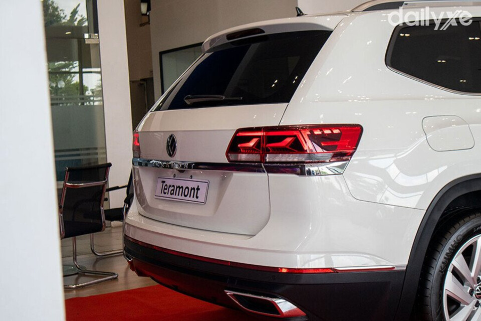 Volkswagen Teramont đuôi xe thiết bo tròn đầy đặn