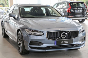 Volvo S90 Momentum (Máy xăng)