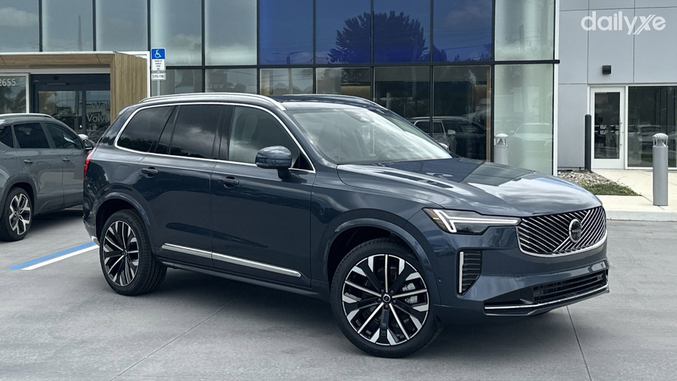 Ngoại thất tinh chỉnh nhẹ, giữ phong cách đặc trưng