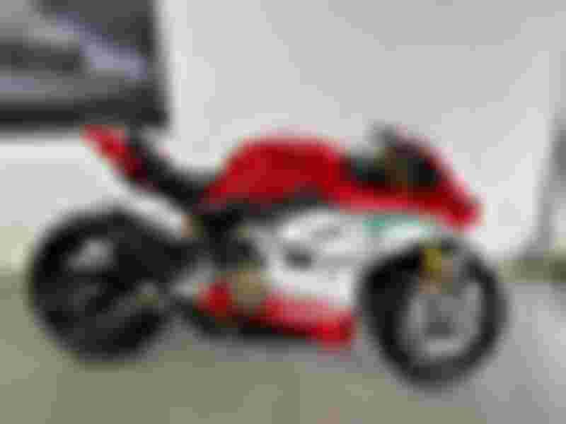 vua mua cadillac escalade, doanh nhan hoang kim khanh lai tau sieu mo to ducati panigale v4 ban gioi han