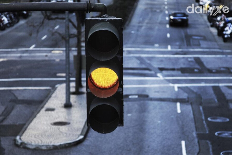 Mức phạt ô tô vượt đèn đỏ, đèn vàng