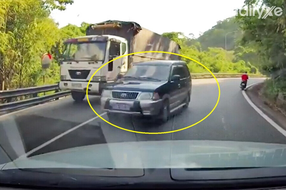 Người điều khiển phương tiện tham gia giao thông mà vượt xe không đúng quy định gây tai nạn giao thông bị phạt tiền