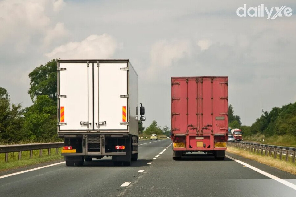 Chú ý xin vượt xe đường cao tốc