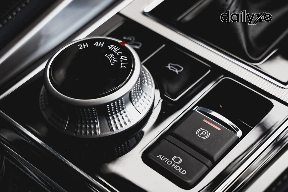 Núm xoay để chuyển từ 2H sang 4H