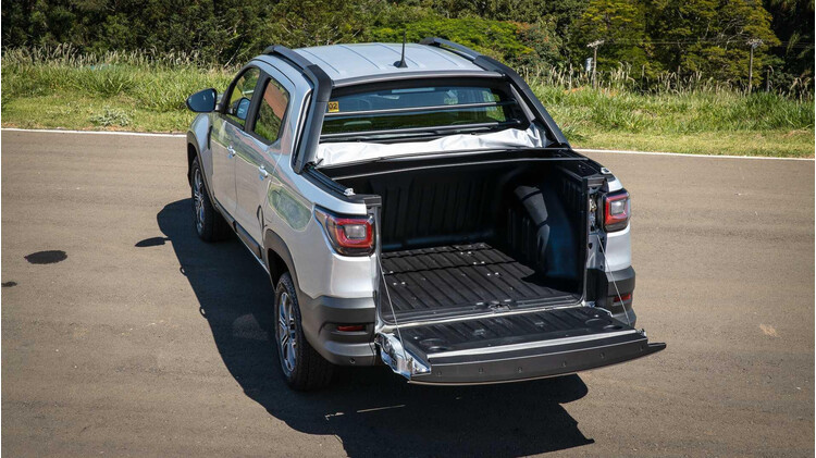 xe-ban-tai-mini-fiat-strada-sap-ra-mat